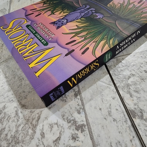 Warriors Graphic Novel: A Shadow in RiverClan - Picture 4 of 12